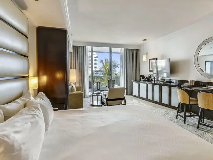 Junior suite inside a 5-star hotel in Miami Beach