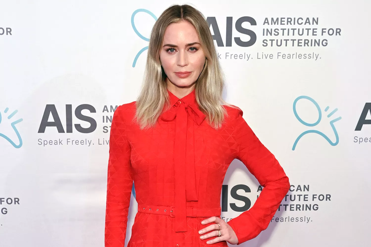  Emily Blunt Gets Real About On-Screen Chemistry on 'The Howard Stern Show'